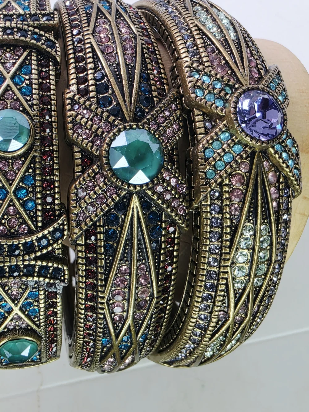 Heidi Daus eye catching